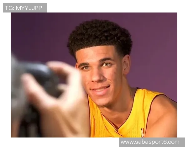 朗佐鲍尔在骑士训练营表现突出展现融入球队的潜力与决心